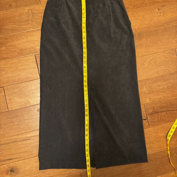 EUC Ingenuity Dark Green Suede-Look Midi Skirt – Size 10 – Made in Canada - Picture 4 of 6
